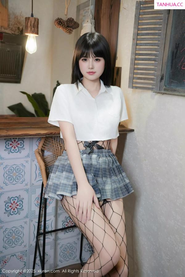   [XiuRen]高清写真图 2025.04.07 No.10118 姚若兮vay 黑色网袜第11张图片